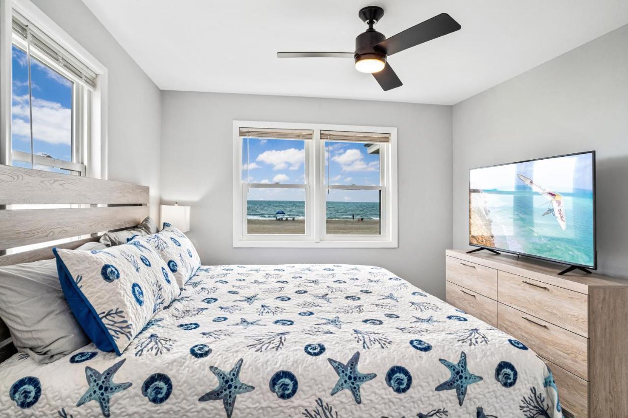 Ocean Daze - Sleeps 22, Direct Oceanfront, Renovated May 2022 Villa Holden Beach Luaran gambar