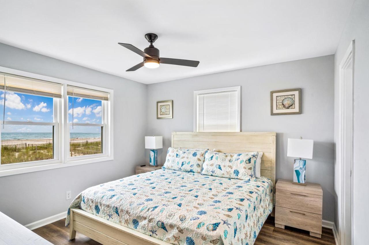 Ocean Daze - Sleeps 22, Direct Oceanfront, Renovated May 2022 Villa Holden Beach Luaran gambar