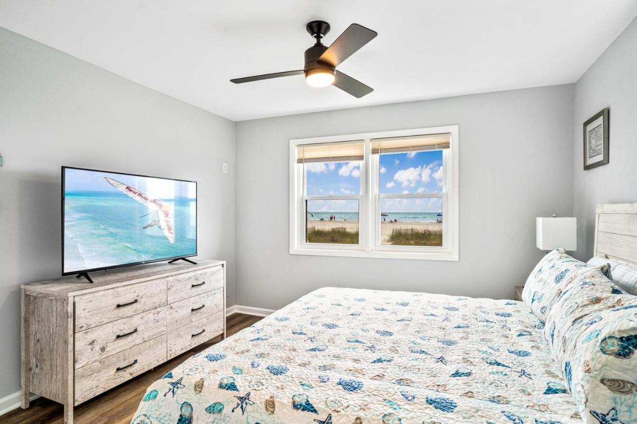 Ocean Daze - Sleeps 22, Direct Oceanfront, Renovated May 2022 Villa Holden Beach Luaran gambar